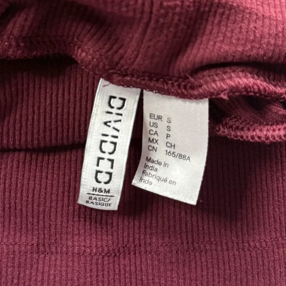 H&M Ribbed Turtleneck Shirt Fitted Viscose Long Sleeves Burgundy Size S